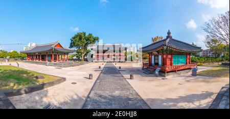 JEJU CITY, KOREA, 11. NOVEMBER 2019: Gwandeokjeong historischer Komplex im Zentrum von Jeju City, Republik Korea Stockfoto