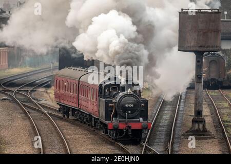 BR '3F' 0-6-0T No. 47406 fährt von Loughborough Station auf der Great Central Railway Stockfoto