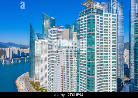 BUSAN, KOREA, 30. OKTOBER 2019: Wolkenkratzer der Marine-Stadt in Busan, Republik Korea Stockfoto