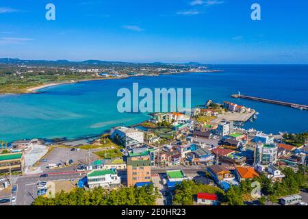 PYOSEON, KOREA, 12. NOVEMBER 2019: Luftaufnahme der Stadt Pyoseon auf der Insel Jeju, Republik Korea Stockfoto