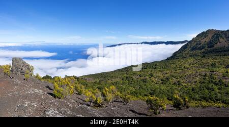 El Hierro - Blick vom Vulkan Tanganasoga auf die Wolkenmeer über dem El Golfo Tal Stockfoto
