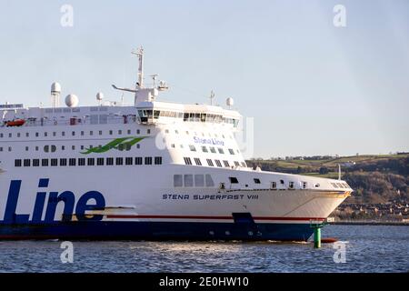 Die Fähre Stena Line Superfast VIII fährt in den Hafen von Belfast ein, da Großbritannien den Binnenmarkt und die Zollunion verlässt und die Übergangszeit für den Brexit zu Ende geht Stockfoto