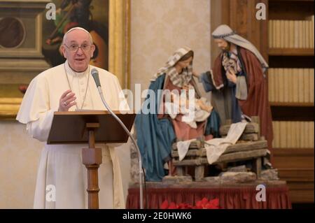 Rom, Italien. Januar 2021. Jan. 1, 2021 : Papst Franziskus rezitiert das Angelus-Mittagsgebet in seinem Atelier im Vatikan Credit: Independent Photo Agency/Alamy Live News Stockfoto