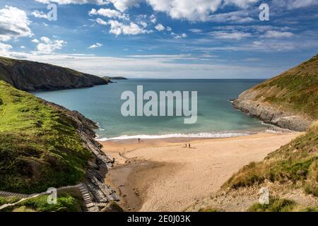 Mwnt Beach oder Traeth Mwnt in der Nähe von Cardigan South Wales ist eine geschützte Sandbucht. Stockfoto