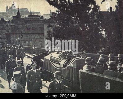 PRAG, PROTEKTORAT BÖHMEN UND MÄHREN - 7. JUNI 1942: Eine aufwendige Beerdigung in Prag am 7. Juni 1942, Heydrichs Sarg auf Waffenwagen. Der Stockfoto