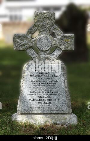 Spike Milligan's Kopfstein auf seinem Grab in St. Thomas Der Märtyrer Winchelsea Stockfoto