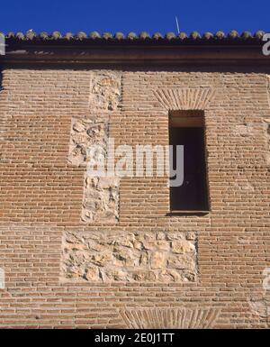 DE LA FACHADA. ORT: IGLESIA DE SAN VICENTE MARTIR. PARACUELLOS DEL JARAMA. MADRID. SPANIEN. Stockfoto