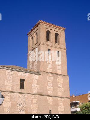 TORRE CAMPANARIO. ORT: IGLESIA DE SAN VICENTE MARTIR. PARACUELLOS DEL JARAMA. MADRID. SPANIEN. Stockfoto