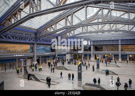 New York, USA, 01. Januar 2021. Nach Jahren der Planung und des Baus enthüllt Amtrak zusammen mit der Long Island Railroad die neue Moynihan Train Hall am New Yorker Bahnhof Pennsylvania.Quelle: Valerio Pucci / Alamy Live News Stockfoto