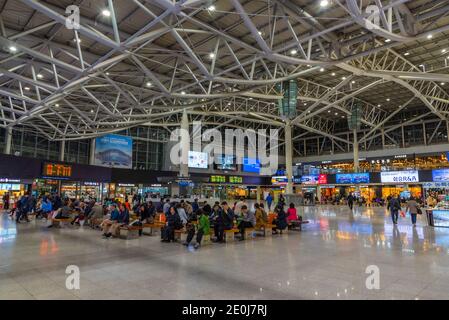 BUSAN, KOREA, 30. OKTOBER 2019: Innenansicht des Busan Bahnhofs, Republik Korea Stockfoto