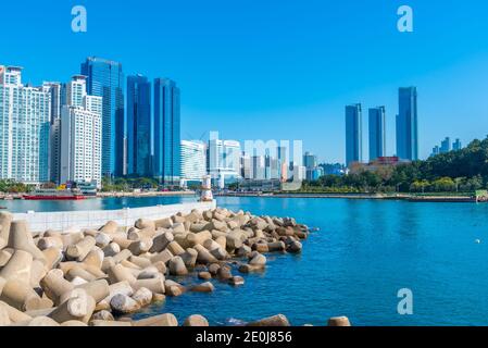 BUSAN, KOREA, 30. OKTOBER 2019: Wolkenkratzer der Marine-Stadt in Busan, Republik Korea Stockfoto