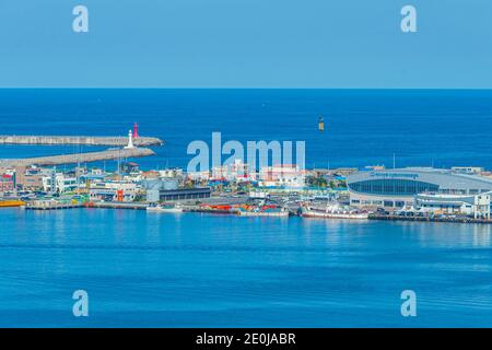 SOKCHO, KOREA, 27. OKTOBER 2019: Luftaufnahme des Hafens von Sokcho, Republik Korea Stockfoto