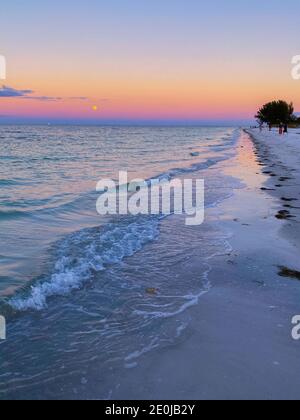 Dämmerung am Strand Stockfoto