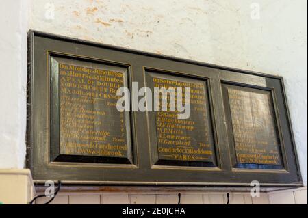 Gedenktafel im Glockenturm der Kirche St. Cuthberts Wells Somerset Aufnahme Peels Sprossen in 1890 und 1891 Stockfoto