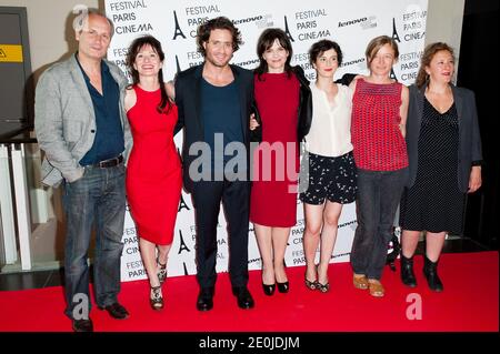 Regisseurin Marion Laine, Juliette Binoche, Edgar Ramirez, Hippolyte Girardot, Amandine Dewasmes, Aurelia Petit und Elsa Tauveron bei der Premiere „A Coeur ouvert“ im Rahmen des Pariser Filmfestivals, das am 30. Juni 2012 im MK2 Bibliotheque Cinema in Paris, Frankreich, stattfand. Foto von Nicolas Genin/ABACAPRESS.COM Stockfoto