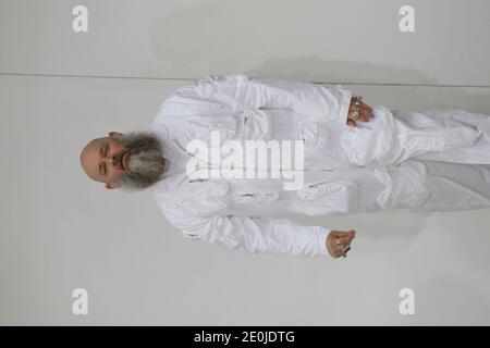 Der belgische Designer Walter Van Beirendonck tritt während der Frühjahr-Sommer 2013 Herrenkollektion Viktor & Rolf Monsieur auf der Paris Fashion Week am 28. Juni 2012 in Paris, Frankreich, auf. Foto von Alain Gil-Gonzalez/ABACAPRESS.COM Stockfoto