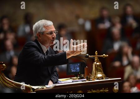 Claude Bartolone, Präsident der französischen Nationalversammlung, wird dargestellt, als der französische Premierminister Jean-Marc Ayrault am 3. Juli 2012 bei der Nationalversammlung in Paris, Frankreich, die Abgeordneten anspricht, um das allgemeine politische Programm der französischen Regierung vorzustellen. Foto von Mousse/ABACAPRESS.COM Stockfoto