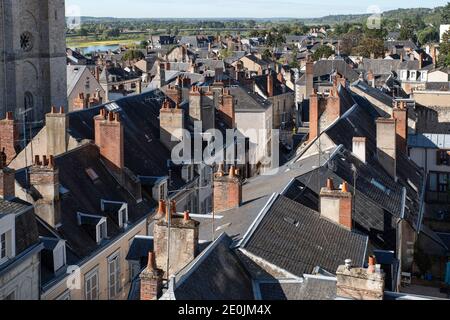 Stadtzentrum und Dächer der Stadt Blois in Frankreich Stockfoto