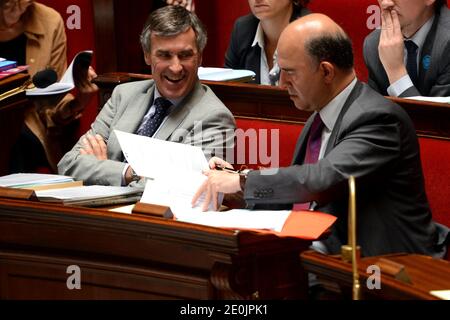 Der französische Haushaltsminister Jerome Cahuzac und der Minister für Wirtschaft und Finanzen Pierre Moscovici auf dem Bild bei der Nationalversammlung am 10. Juli 2012 in Paris. Foto von Mousse/ABACAPRESS.COM Stockfoto