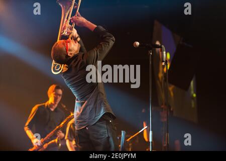 Troy Andrews, dessen Bühnenname Trombone Shorty ist, tritt am 9. Juli 2012 beim Montreux Jazz Festival in der Schweiz auf. Foto von Loona/ABACAPRESS.COM Stockfoto