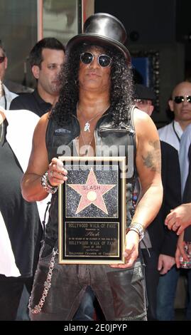 Slash (Saul Hudson) wurde am 10. Juli 2012 mit seinem eigenen Star auf dem Hollywood Walk of Fame in Hollywood, Los Angeles, CA, USA geehrt. (Bild: Slash (Saul Hudson)). Foto von Baxter/ABACAPRESS.COM Stockfoto