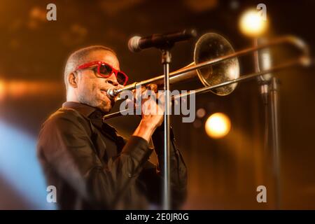 Troy Andrews, dessen Bühnenname Trombone Shorty ist, tritt am 9. Juli 2012 beim Montreux Jazz Festival in der Schweiz auf. Foto von Loona/ABACAPRESS.COM Stockfoto