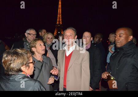 Paris Bürgermeister Bertrand Delanoe während des Feuerwerks über dem Trocadero Platz für die jährliche Bastille Tag Feier am 14. Juli 2012, in Paris, Frankreich. Foto von Thierry Plessis/ABACAPRESS.COM Stockfoto