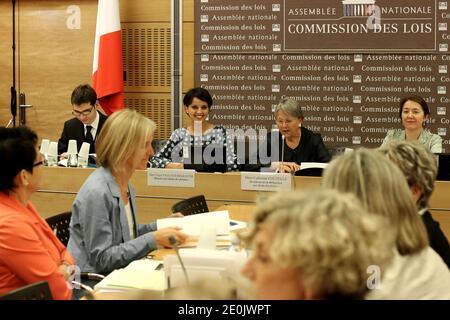 Die französische Ministerin für Frauenrechte, Najat Vallaud-Belkacem, nimmt am 18. Juli 2012 an einer Anhörung vor der Nationalversammlung in Paris Teil. Foto von Stephane Lemouton/ABACAPRESS.COM Stockfoto