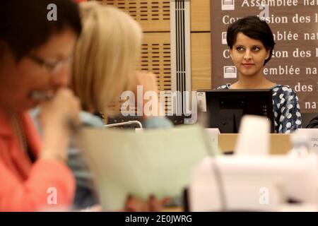 Die französische Ministerin für Frauenrechte, Najat Vallaud-Belkacem, nimmt am 18. Juli 2012 an einer Anhörung vor der Nationalversammlung in Paris Teil. Foto von Stephane Lemouton/ABACAPRESS.COM Stockfoto