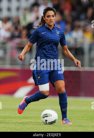 Louisa Necib aus Frankreich beim vorolympischen Fußballspiel der Frauen, Frankreich gegen Japan im Sebastien Charlety Stadion in Paris, Frankreich am 19. Juli 2012. Frankreich gewann 2:0. Foto von Christian Liewig/ABACAPRESS.COM Stockfoto