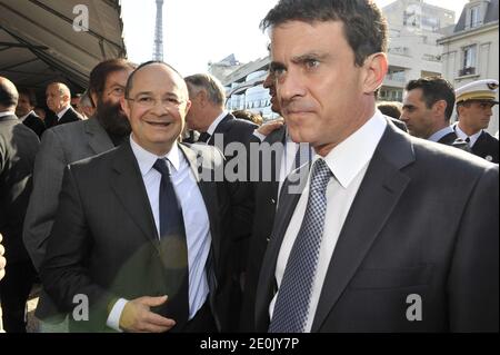 Manuel Valls wird am 22. Juli 2012 in der Gedenkstätte der Juden in Paris, Frankreich, anlässlich des 70. Jahrestages des HIV-Roundup (Rafle du Velodrome d'Hiver) gesehen. Am 16. Und 17. Juli 1942 wurden etwa 13,000 Juden, überwiegend nicht-französischer Herkunft, festgenommen und in das Velodrome d'Hiver-Radstadion in der Nähe des Eiffelturms gebracht, wo sie eine Woche unter entsetzlichen Bedingungen verbrachten, bevor sie in Konzentrationslager der Nazis deportiert wurden. Foto von Pascal Sittler/Pool/ABACAPRESS.COM Stockfoto