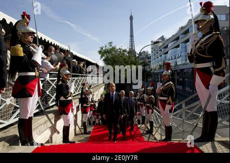 Präsident Francois Hollande anlässlich der Gedenkfeier zum 70. Jahrestag des „Vel d'HIV Roundup“ (Rafle du Velodrome d'Hiver) am 22. Juli 2012 an der jüdischen Gedenkstätte in Paris, Frankreich. Am 16. Und 17. Juli 1942 wurden etwa 13,000 Juden, überwiegend nicht-französischer Herkunft, festgenommen und in das Velodrome d'Hiver-Radstadion in der Nähe des Eiffelturms gebracht, wo sie eine Woche unter entsetzlichen Bedingungen verbrachten, bevor sie in Konzentrationslager der Nazis deportiert wurden. Foto von Pascal Sittler/Pool/ABACAPRESS.COM Stockfoto