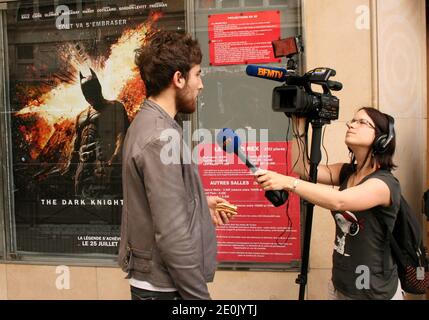 Atmosphäre von außen der Grand Rex, vor der Eröffnungsnacht des Batman-Films The Dark Knight Rises, in Paris, Frankreich, am 21. Juli 2012, einen Tag nach der Premiere von "The Dark Knight Rises" im Gaumont Champs-Elysees Theater, wurde nach den Denver-Dreharbeiten abgesagt. Foto von Alain Apaydin/ABACAPRESS.COM Stockfoto