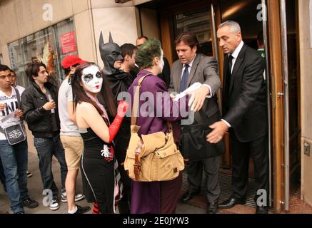 Atmosphäre von außen der Grand Rex, vor der Eröffnungsnacht des Batman-Films The Dark Knight Rises, in Paris, Frankreich, am 21. Juli 2012, einen Tag nach der Premiere von "The Dark Knight Rises" im Gaumont Champs-Elysees Theater, wurde nach den Denver-Dreharbeiten abgesagt. Foto von Alain Apaydin/ABACAPRESS.COM Stockfoto