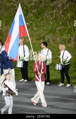 Die russische Maria Sharapova trägt die Flagge ihres Landes während der Olympischen Spiele 2012 in London Eröffnungszeremonie im Olympiastadion der Olympischen Spiele in London, Großbritannien am 27. Juli 2012. Foto von ABACAPRESS.COM Stockfoto