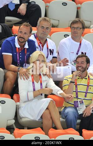 Kronprinz Haakon und Kronprinzessin Mete Marit von Norwegen mit dem Erbgroßherzog Guillaume von Luxemburg und seiner Verlobten Stephanie de Lannoy besuchen die Schwimmveranstaltungen im Aquatics Centre bei den Olympischen Spielen 2012 in London, Großbritannien. Foto von Gouhier-Guibbaud-JMP/ABACAPRESS.COM Stockfoto