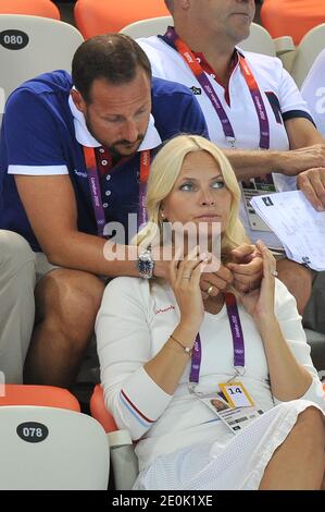 Kronprinz Haakon und Kronprinzessin Mete Marit von Norwegen mit dem Erbgroßherzog Guillaume von Luxemburg und seiner Verlobten Stephanie de Lannoy besuchen die Schwimmveranstaltungen im Aquatics Centre bei den Olympischen Spielen 2012 in London, Großbritannien. Foto von Gouhier-Guibbaud-JMP/ABACAPRESS.COM Stockfoto