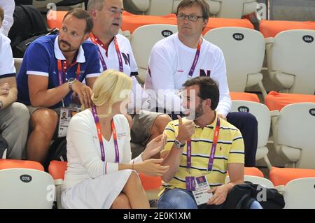 Kronprinz Haakon und Kronprinzessin Mete Marit von Norwegen mit dem Erbgroßherzog Guillaume von Luxemburg und seiner Verlobten Stephanie de Lannoy besuchen die Schwimmveranstaltungen im Aquatics Centre bei den Olympischen Spielen 2012 in London, Großbritannien. Foto von Gouhier-Guibbaud-JMP/ABACAPRESS.COM Stockfoto