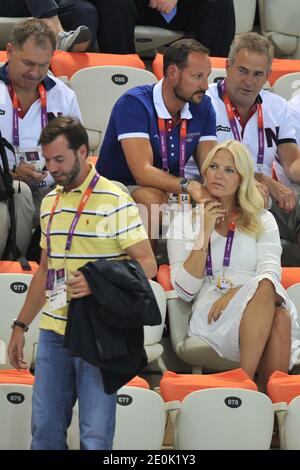 Kronprinz Haakon und Kronprinzessin Mete Marit von Norwegen mit dem Erbgroßherzog Guillaume von Luxemburg und seiner Verlobten Stephanie de Lannoy besuchen die Schwimmveranstaltungen im Aquatics Centre bei den Olympischen Spielen 2012 in London, Großbritannien. Foto von Gouhier-Guibbaud-JMP/ABACAPRESS.COM Stockfoto