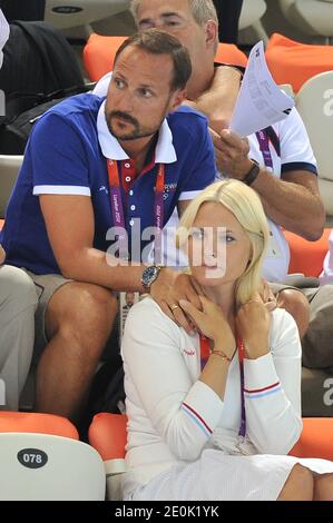 Kronprinz Haakon und Kronprinzessin Mete Marit von Norwegen mit dem Erbgroßherzog Guillaume von Luxemburg und seiner Verlobten Stephanie de Lannoy besuchen die Schwimmveranstaltungen im Aquatics Centre bei den Olympischen Spielen 2012 in London, Großbritannien. Foto von Gouhier-Guibbaud-JMP/ABACAPRESS.COM Stockfoto