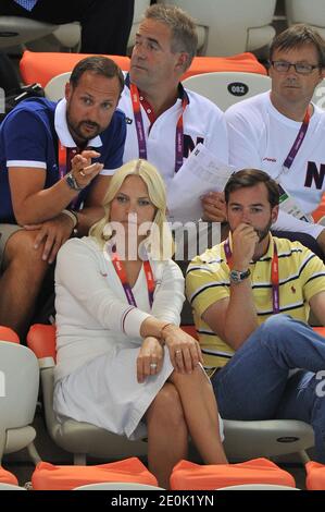 Kronprinz Haakon und Kronprinzessin Mete Marit von Norwegen mit dem Erbgroßherzog Guillaume von Luxemburg und seiner Verlobten Stephanie de Lannoy besuchen die Schwimmveranstaltungen im Aquatics Centre bei den Olympischen Spielen 2012 in London, Großbritannien. Foto von Gouhier-Guibbaud-JMP/ABACAPRESS.COM Stockfoto