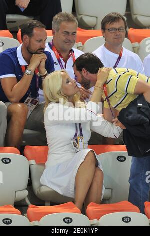 Kronprinz Haakon und Kronprinzessin Mete Marit von Norwegen mit dem Erbgroßherzog Guillaume von Luxemburg und seiner Verlobten Stephanie de Lannoy besuchen die Schwimmveranstaltungen im Aquatics Centre bei den Olympischen Spielen 2012 in London, Großbritannien. Foto von Gouhier-Guibbaud-JMP/ABACAPRESS.COM Stockfoto