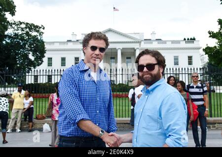 Die Schauspieler will Ferrell (L) und Zach Galifianakis besuchen das Weiße Haus für eine Vorführung ihres neuen Films "The Campaign", der am 31. Juli 2012 im Newseum in Washington, DC, USA stattfand. Foto von Kris Connor/ABACAPRESS.COM Stockfoto