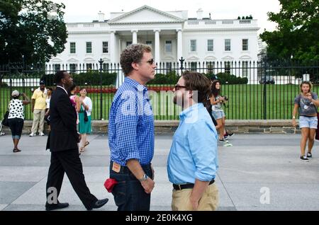 Die Schauspieler will Ferrell (L) und Zach Galifianakis besuchen das Weiße Haus für eine Vorführung ihres neuen Films "The Campaign", der am 31. Juli 2012 im Newseum in Washington, DC, USA stattfand. Foto von Kris Connor/ABACAPRESS.COM Stockfoto