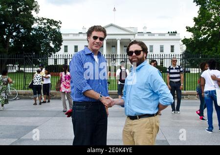 Die Schauspieler will Ferrell (L) und Zach Galifianakis besuchen das Weiße Haus für eine Vorführung ihres neuen Films "The Campaign", der am 31. Juli 2012 im Newseum in Washington, DC, USA stattfand. Foto von Kris Connor/ABACAPRESS.COM Stockfoto