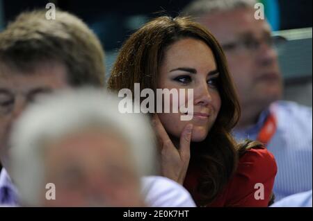 Die Herzogin von Cambridge Catherine nimmt am 3. August 2012 an der Schwimmfinalveranstaltung bei den Olympischen Spielen 2012 in London, Großbritannien, Teil. Foto von Henri Szwarc/ABACAPRESS.COM Stockfoto