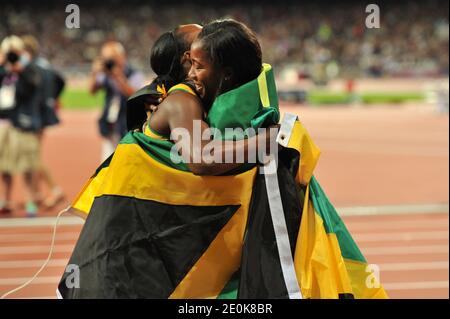 Shelly-Ann Fraser-Pryce aus Jamaika feiert Gold im Finale der Frauen im 100 m Finale während der Olympischen Spiele 2012 in London am 4. August 2012 im Olympiastadion in London, Großbritannien. Foto von Gouhier-Guibbaud-JMP/ABACAPRESS.COM Stockfoto