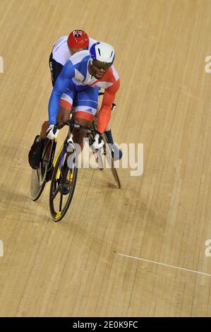 Der britische Jason Kenny ist auf dem Weg, den französischen Gregory Bauge zu besiegen, um bei den Olympischen Spielen 2012 in London am 5. August 2012 im Sprint der Männer auf dem Velodrome im Olympiapark Gold zu gewinnen. Foto von Gouhier-Guibbaud-JMP/ABACAPRESS.COM Stockfoto