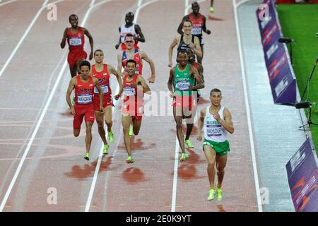 Taoufik Makhloufi aus Algerien überquert die Ziellinie und gewinnt das 1500-m-Rennen der Männer im Olympiastadion während der Olympischen Sommerspiele 2012 in London, Großbritannien, Dienstag, 7. August 2012. Foto von Henri Szwarc/ABACAPRESS.COM Stockfoto