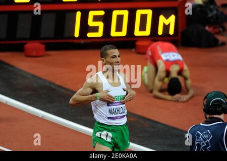 Taoufik Makhloufi aus Algerien feiert, als er die Ziellinie überquert und das 1500-m-Rennen der Männer im Olympiastadion gewinnt, während der Olympischen Sommerspiele 2012 in London, Großbritannien, Dienstag, 7. August 2012. Foto von Henri Szwarc/ABACAPRESS.COM Stockfoto